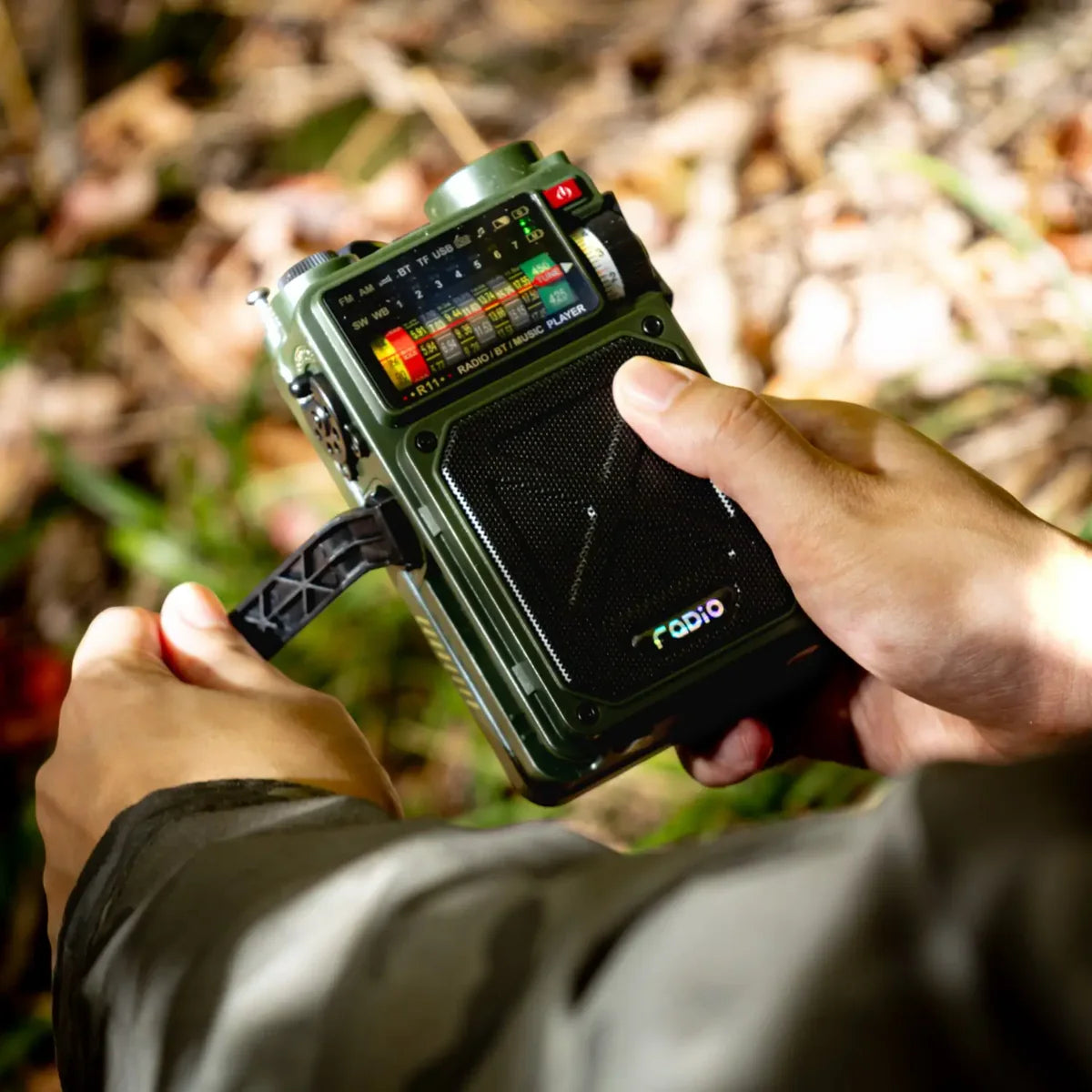 Rádio Portátil Vintage com Bluetooth 5.0 e Lanterna LED
